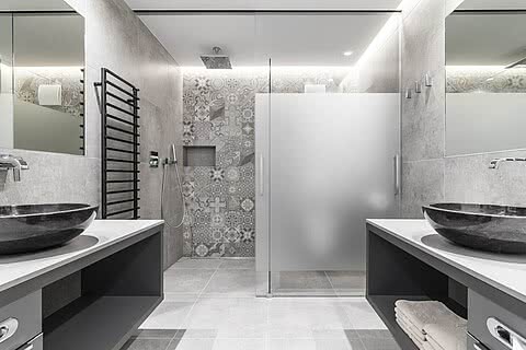 Badezimmer in der Familiensuite Daniel im Hotel Sonnen Resort in Naturns Südtirol