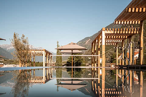 Infinity-Rooftop-Pool im Wellnesshotel Sonnen Resort Naturns