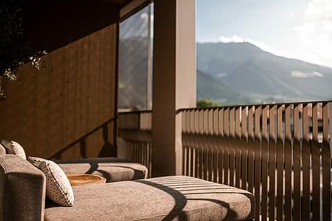 traumhafter Ausblick vom Balkon des Hotel Sonnen Resort in Naturns Südtirol