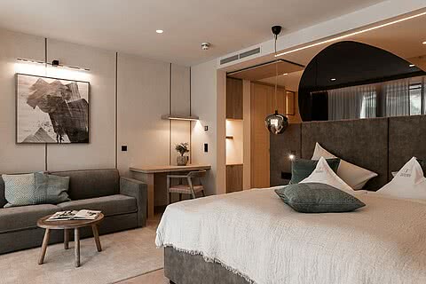 moderne Suite im Hotel Sonnen Resort in Naturns Südtirol
