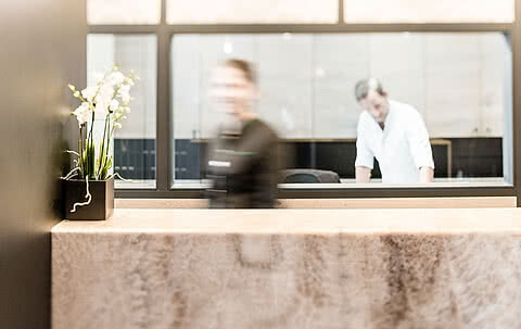 Rezeption im Hotel Sonnen Resort in Naturns