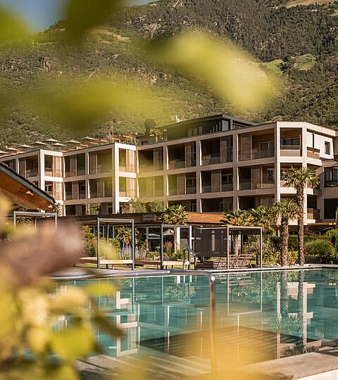 Aquagarden Außenpool im Sonnen Resort Naturns Südtirol