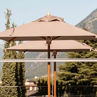 Sonnen, entspannen, genießen Adults Only Rooftop Pool mit exklusiven Sunbeds & traumhaftem Ausblick. #SonnenResort #rooftoppool #infinitypool #sudtirol