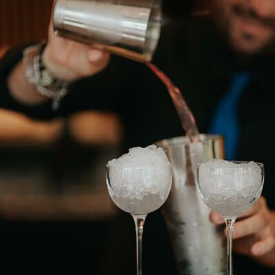 A little magico at Sonnen Resort! Barchef Alessio mixing up a little magic, one cocktail at a time.