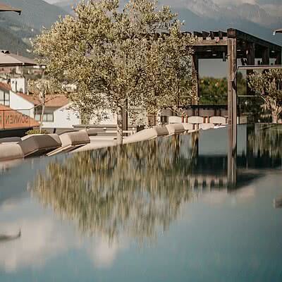 Mornings like this. ️ Frische Luft, klare Sicht und dieses ganz besondere Gefühl nach einem Sommerregen. Die Sonne ist zurück – und der Tag im Sonnen Resort kann beginnen.