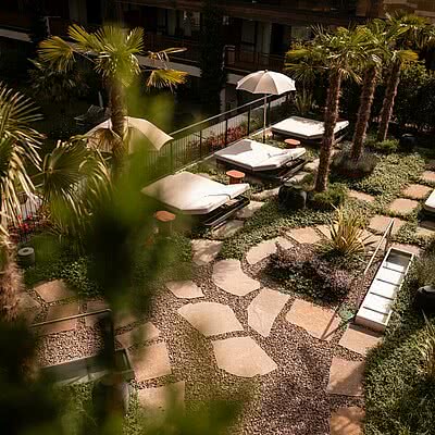 „Der Frühling liegt in der Luft – Blütenduft, mediterrane Leichtigkeit und sunny Vibes inklusive.
