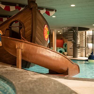 Wasserspaß & Rutschenparadies für Kinder Spritzigen Spaß mit dem Element Wasser garantieren schon allein die 3 beheizten Kinder-Pools, Wikingerschiff und 2 Wasserrutschen mit insgesamt 100 m...