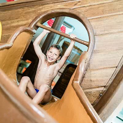 Spiel, Spaß und Abenteuer erwarten unsere „kleinen Gäste“ im Kinderhallenbad! Mit Wikingerschiff, spritzigen Wasserkanonen, bunten Rutschen und einem liebevoll gestalteten Babybecken wird jeder...